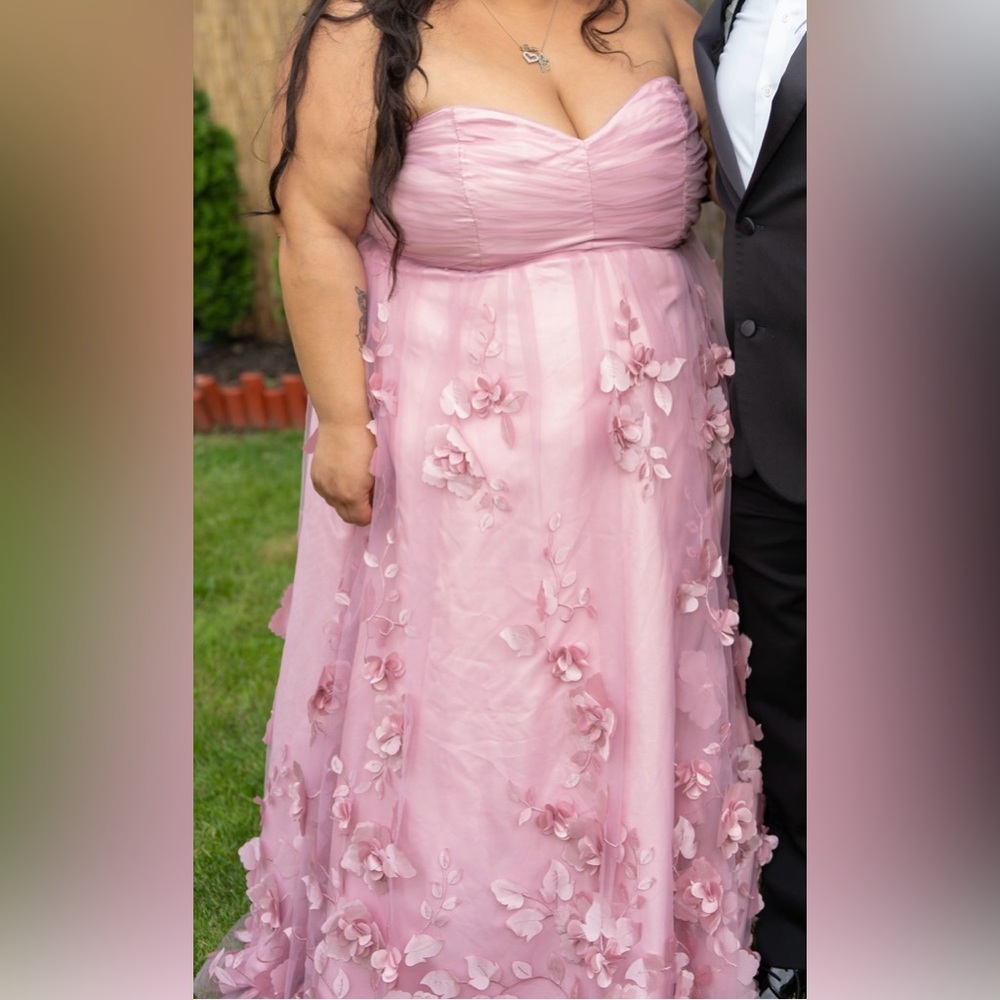 BCX Sweetheart-Neck Strapless 3D-Floral Gown (WORN ONCE) (corset alteration)